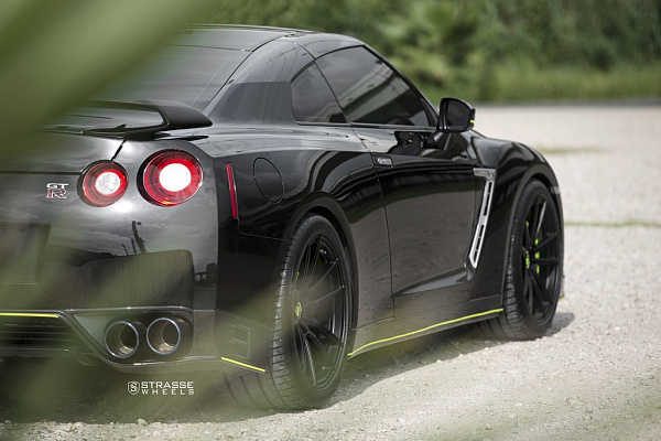 Фото дисков Strasse Wheels SV1 Deep Concave Monoblock Черный сатин на Nissan GT-R
