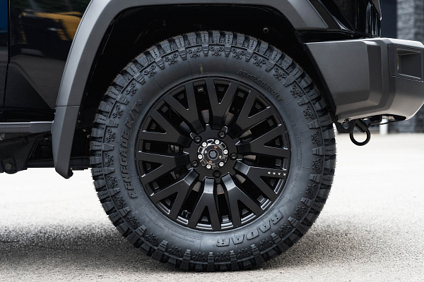 Фото дисков Kahn G22 DC Черный сатин на Toyota Land Cruiser 70