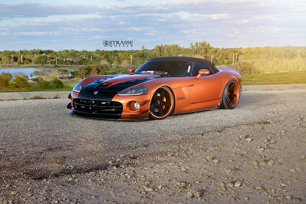 Фото дисков Strasse Wheels S5 Deep Concave Другой цвет на Dodge Viper