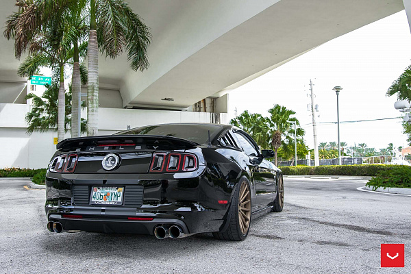 Фото дисков Vossen VFS-2 Сатиновая бронза на Ford Mustang V