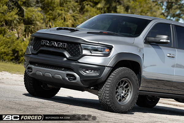 Фото дисков BC Forged TD01 Матовый графит на Ram 1500 V