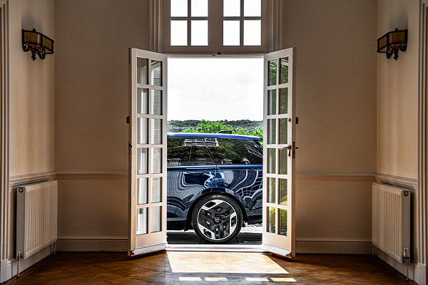 Фото дисков Kahn Type 33 RS Черный сатин на Range Rover V