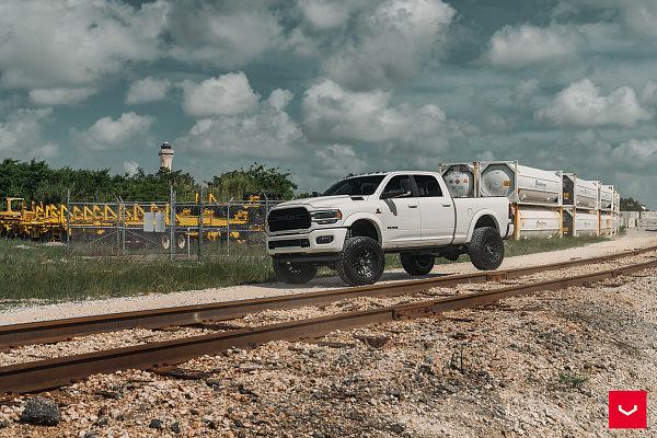 Фото дисков Vossen HFX-1 (8-Lug) Черный сатин на Ram 1500 V