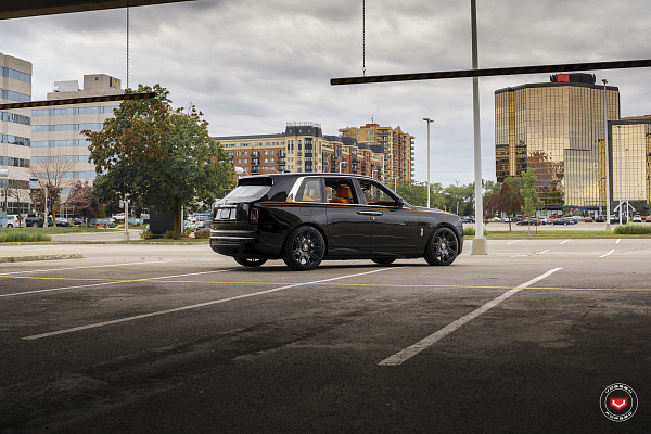 Фото дисков NOVITEC SP2 Черный глянец на Rolls-Royce Cullinan