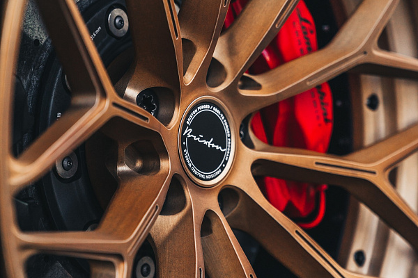 Фото дисков Brixton Forged CM6-R Глянцевая бронза на Lamborghini Huracan