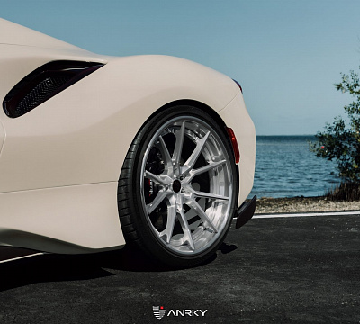 Фото дисков Anrky AN32 на Ferrari 488
