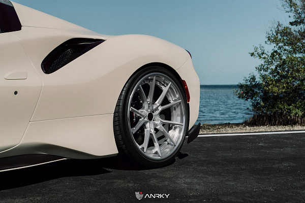Фото дисков Anrky AN32 Глянцевый лак на Ferrari 488