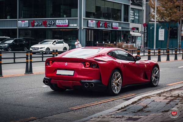 Ferrari 812