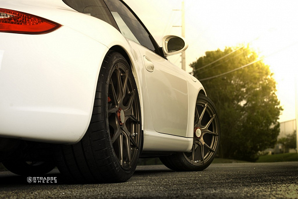 Фото дисков Strasse Wheels SM5R Deep Concave Monoblock Сатиновая темная бронза на Porsche 911 VI