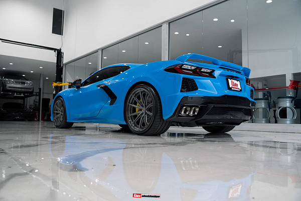 Фото дисков HRE S104SC Сатиновый графит на Chevrolet Corvette C8