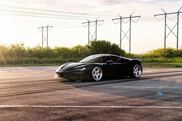 Фото дисков Strasse Wheels F5 Track Глянцевый лак на Ferrari SF90