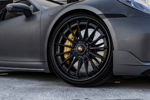 Фото дисков Strasse Wheels SV15 Deep Concave FS Черный глянец на Porsche 911 VIII
