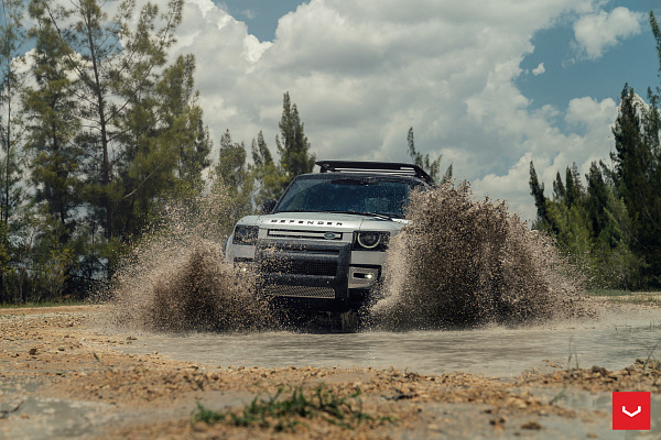 Фото дисков Vossen HF-5 Черный глянец на Land Rover Defender II