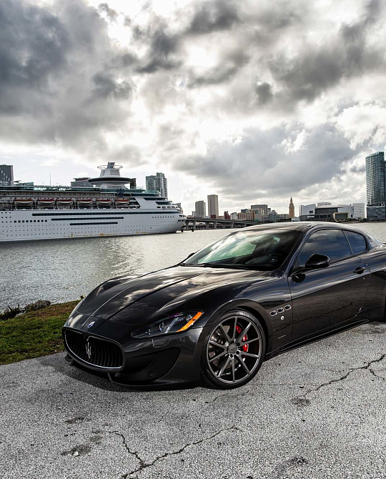 Фото дисков VFS-1 Сатиновый графит на Maserati GranTurismo I