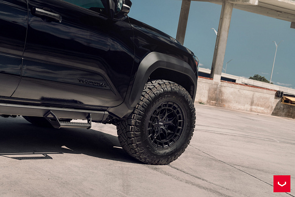 Фото дисков Vossen HFX-1 (6-Lug) Черный сатин на  Toyota Tacoma IV