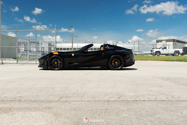 Фото дисков Anrky AN12 Черный сатин на Ferrari 812