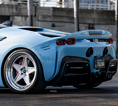 Фото дисков Strasse Wheels F5 Track на Ferrari SF90