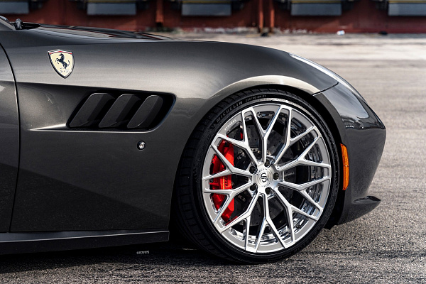 Фото дисков Strasse Wheels SV20M Deep Concave Duoblock Глянцевый лак на Ferrari GTC4Lusso