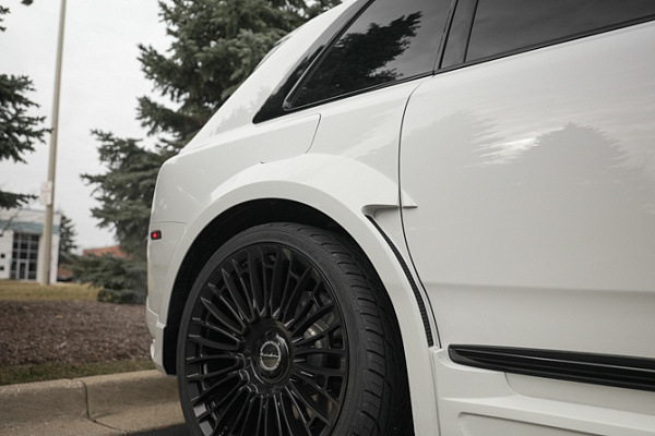 Фото дисков Brixton Forged LX01 Черный глянец на Rolls-Royce Cullinan