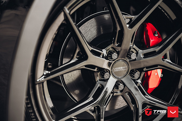Фото дисков Vossen HF-5 Черный глянец на Tesla Model Y