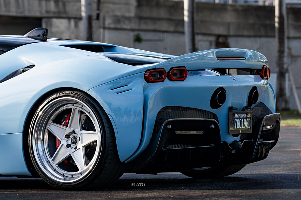 Фото дисков Strasse Wheels F5 Track Глянцевый лак на Ferrari SF90