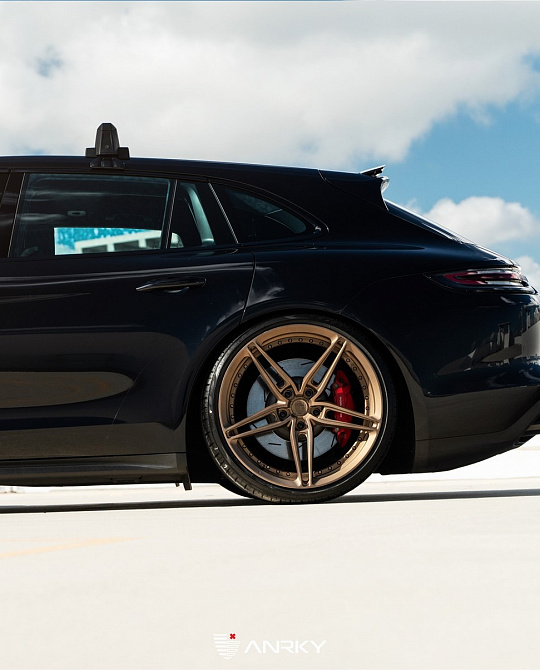 Фото дисков AN27 Сатиновая бронза на Porsche Panamera III