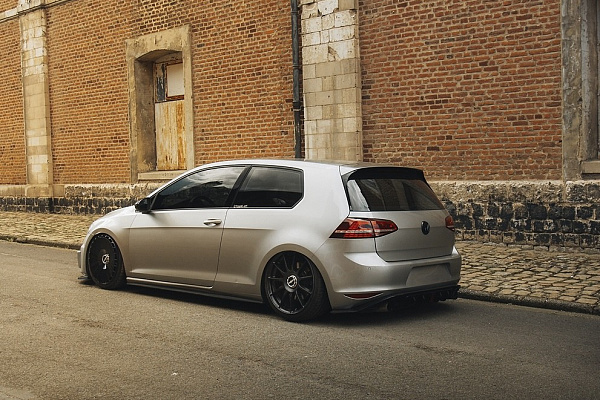 Фото дисков Rotiform DTM Черный сатин на Volkswagen Golf VII