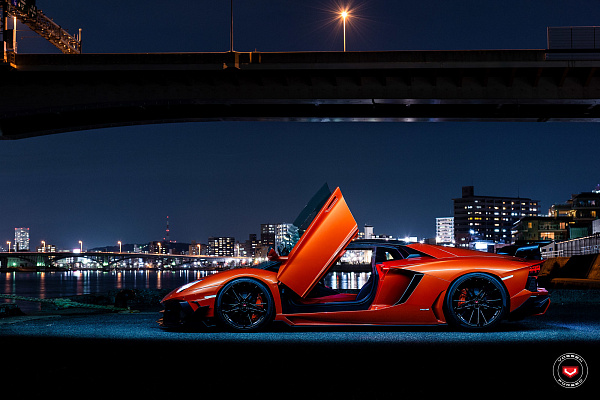 Фото дисков Vossen M-X6 Черный глянец на Lamborghini Aventador