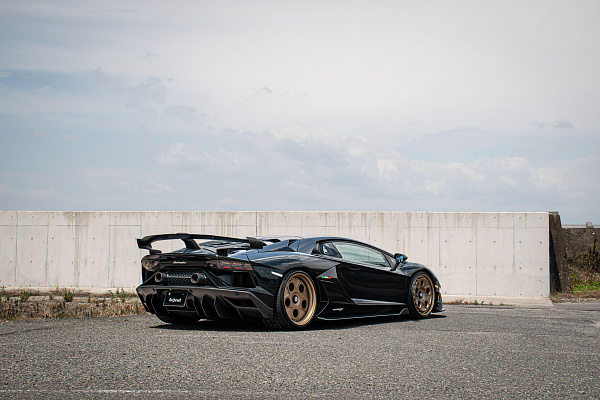 Фото дисков HRE 454 GTM Сатиновая шампань на Lamborghini Aventador