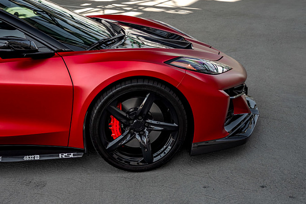 Фото дисков MRR F23 Черный глянец на Chevrolet Corvette C8