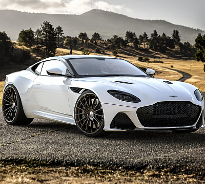 Фото дисков HRE P103 на Aston Martin DBS 3