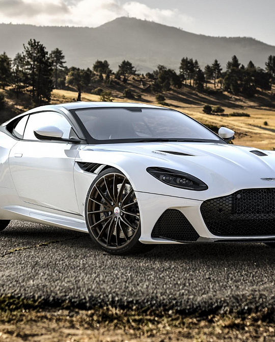Фото дисков P103 Сатиновая бронза на Aston Martin DBS 3