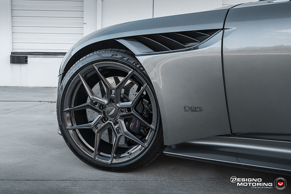 Фото дисков Vossen EVO-4 Глянцевый графит на Aston Martin DBS 3