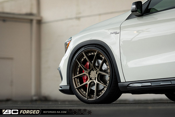 Фото дисков BC Forged HCA381 Сатиновая бронза на Mercedes-Benz GLA (X156)