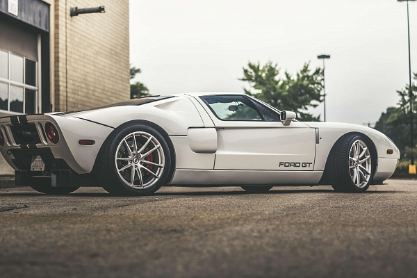 Фото дисков HRE P104 Глянцевый лак на Ford GT I