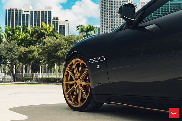 Фото дисков Vossen HF-3 Сатиновое золото на Maserati GranTurismo I