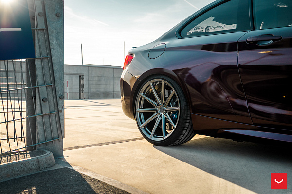 Фото дисков Vossen VFS-10 Глянцевый графит на BMW 2/M2 (F22/F87)