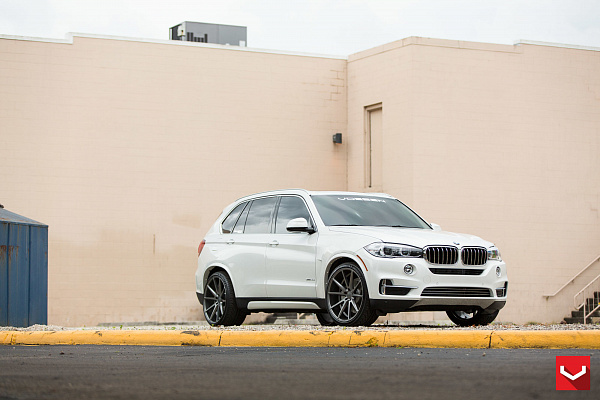 Фото дисков Vossen VFS-1 Сатиновый графит на BMW X5/X5 M (F15/F85)