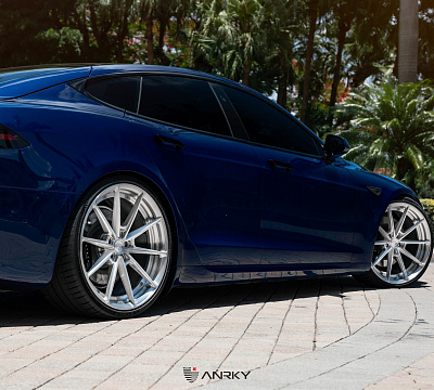 Фото дисков Anrky AN28 на Tesla Model S