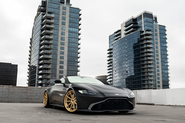 Фото дисков Brixton Forged R11-R Глянцевая шампань на Aston Martin Vantage 4