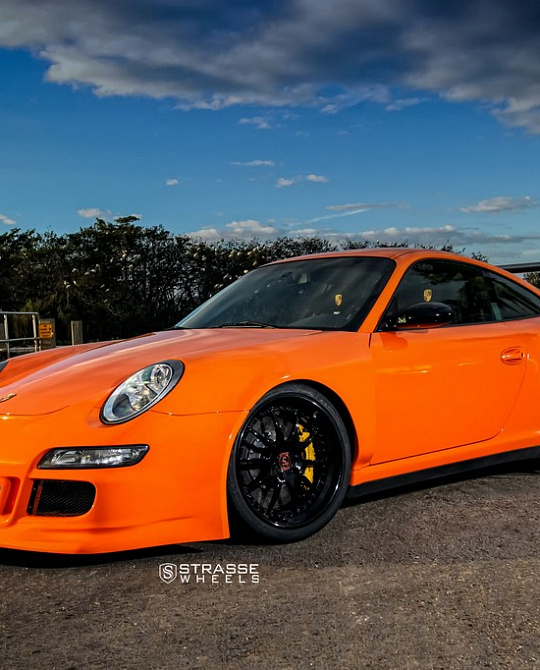 Фото дисков R10 Performance Черный глянец на Porsche 911 VI