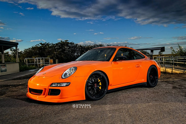 Фото дисков Strasse Wheels R10 Performance Черный глянец на Porsche 911 VI