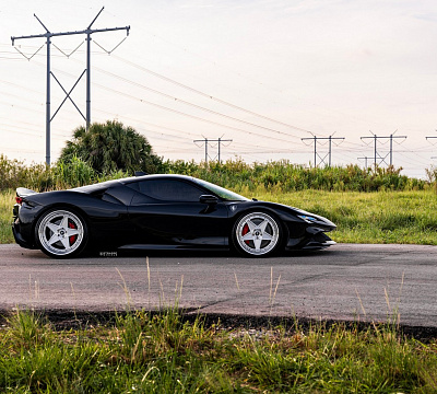 Фото дисков Strasse Wheels F5 Track на Ferrari SF90