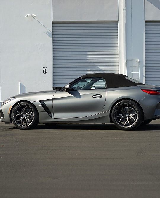 Фото дисков HF-5 Сатиновый графит на BMW Z4 (G29)