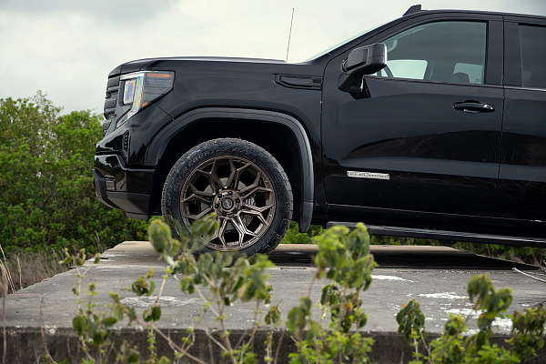 Фото дисков 4PLAY 4P83 Сатиновая бронза на GMC Sierra IV