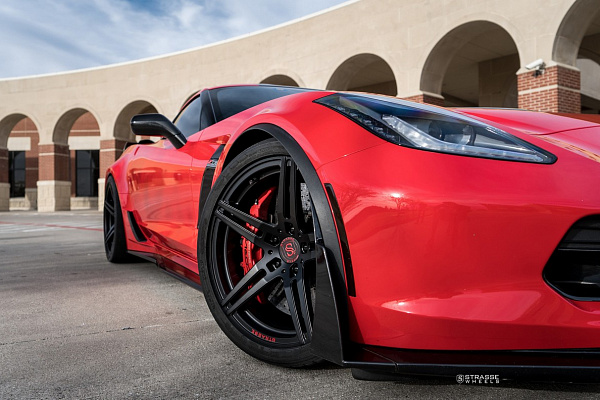 Фото дисков Strasse Wheels SP5R Deep Concave Monoblock Черный сатин на Chevrolet Corvette C7