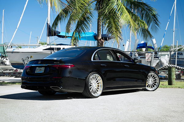 Фото дисков Strasse Wheels SV15 Deep Concave FS Глянцевый лак на Mercedes-Benz S-Class (W223)