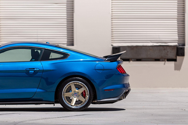 Фото дисков HRE C105 Глянцевое золото на Ford Mustang VI