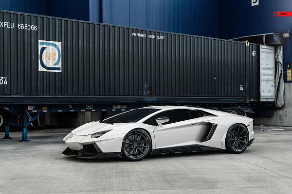 Фото дисков Anrky AN28 Глянцевый графит на Lamborghini Aventador