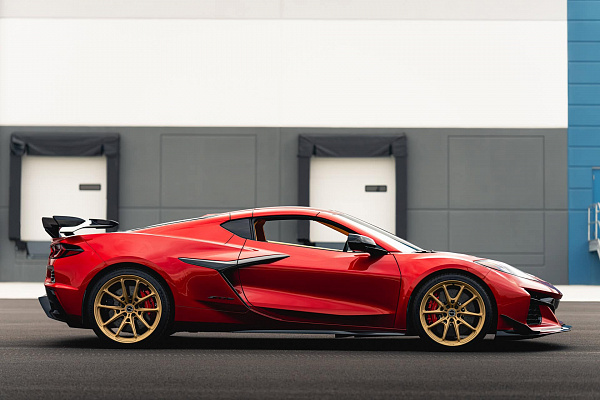Фото дисков Brixton Forged PF11 R / RS Сатиновое золото на Chevrolet Corvette C8